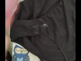 Corrida en bragas de mi mujer 127