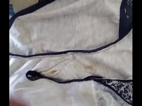 Corrida en bragas de mi mujer 117