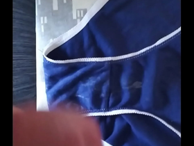 Corrida en bragas de mi mujer 120