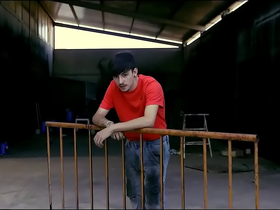 Chico consigue cosquillas desnudo gay porno lo que comenzó como un día de ocio junto a la piscina (trasero)